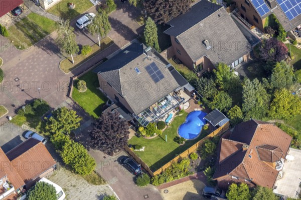 Aerial view, residential house Schäferstraße with swimming pool and cover in the district Uentrop in Hamm, Ruhr area, North Rhine-Westphalia, Germany, DE, Europe, Hamm, aerial view, aerial photography, aerial photography, swimming pool, overview, bird's eye view, living and life, residential house, birds-eyes view, overview