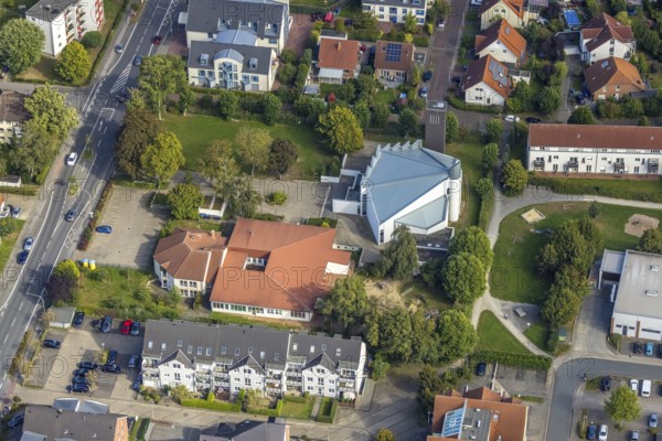 Aerial view, catholic church St. Bonifatius and catholic day care centre St. Bonifatius - Werries in the district Uentrop in Hamm, Ruhr area, North Rhine-Westphalia, Germany, place of worship, DE, Europe, religious community, place of worship, Hamm, holy place, kindergarten, day care facility, day care centre, church, parish, day care centre, denomination, aerial view, aerial photography, aerial photography, religion, religious site, overview, bird's eye view, birds-eyes view, overview