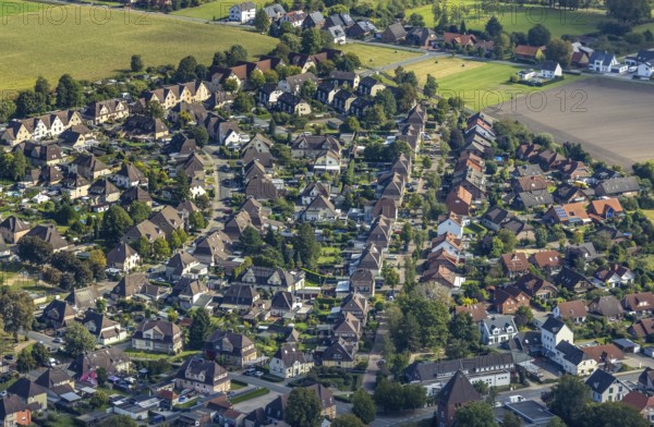 Aerial view, residential area Schäferstraße in the district Uentrop in Hamm, Ruhr area, North Rhine-Westphalia, Germany, DE, Europe, property tax, Hamm, real estate, aerial view, aerial photography, aerial photography, overview, bird's eye view, residential complex, living and living, residential area, residential buildings, residential quality, residential neighbourhood, housing estate, birds-eyes view, overview
