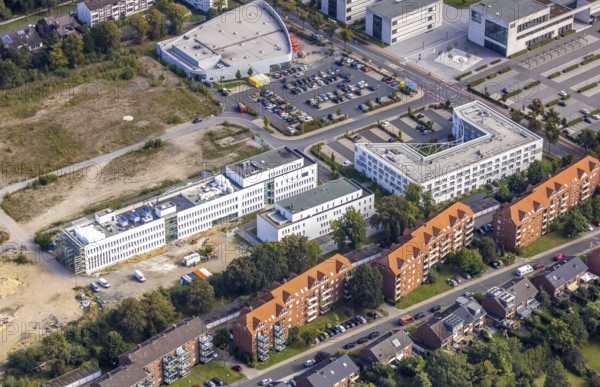 Aerial view, Hamm-Lippstadt University of Applied Sciences and the construction site at SCI:Q Science Quarter in the Mitte district of Hamm, Ruhr area, North Rhine-Westphalia, Germany, construction work, building, construction area, building site, building plots, construction project, construction site, education, educational institution, DE, Europe, business park, property tax, Hamm, real estate, industrial area, aerial photograph, aerial photography, aerial photography, Marker Allee, Rhine-Ruhr metropolitan region, new build, Paracelsuspark, Science Quarter Hamm, Techpark, overview, university, bird's-eye view, science quarter, residential complex, living and living, residential area, residential buildings, residential quality, residential quarter, housing estate, birds-eyes view, overview