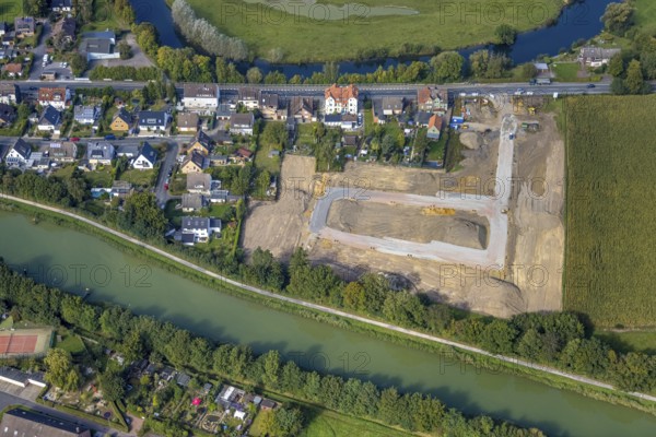 Aerial view, construction site and new construction for residential buildings Im Fuchswinkel on Lippestraße in the Uentrop district of Hamm, Ruhr area, North Rhine-Westphalia, Germany, construction work, construction area, building site, building plots, construction project, construction site, DE, Europe, river Lippe, property tax, Hamm, real estate, aerial view, aerial photography, aerial photography, overview, bird's-eye view, residential complex, living and living, residential area, residential buildings, residential quality, residential neighbourhood, residential estate, birds-eyes view, overview
