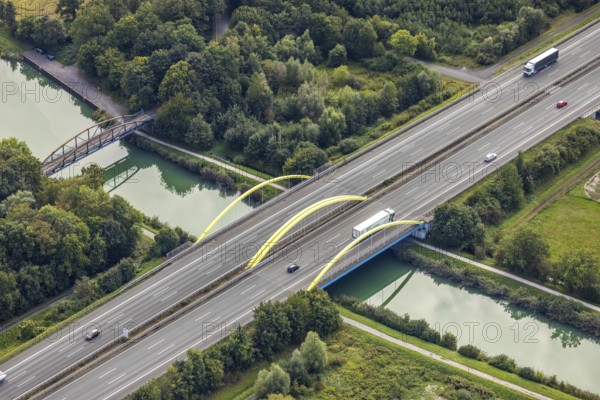Aerial view, motorway bridge of the A2 and pedestrian bridge Saalkampweg over the Datteln-Hamm canal in the district Uentrop in Hamm, Ruhr area, North Rhine-Westphalia, Germany, bridge, DE, Europe, Hamm, aerial view, aerial photography, aerial photography, overview, bird's-eye view, overview