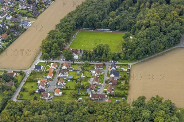 Aerial view, housing estate Am Finnbusch with sports field sports club Westfalia Rhynern in the district Rhynern in Hamm, Ruhr area, North Rhine-Westphalia, Germany, DE, Europe, football pitch, property tax, Hamm, real estate, aerial view, aerial photography, aerial photography, sports, sports facilities, sports field, sports facility, overview, bird's eye view, housing estate, housing and living, residential buildings, quality of living, residential neighbourhood, housing estate, birds-eyes view, overview
