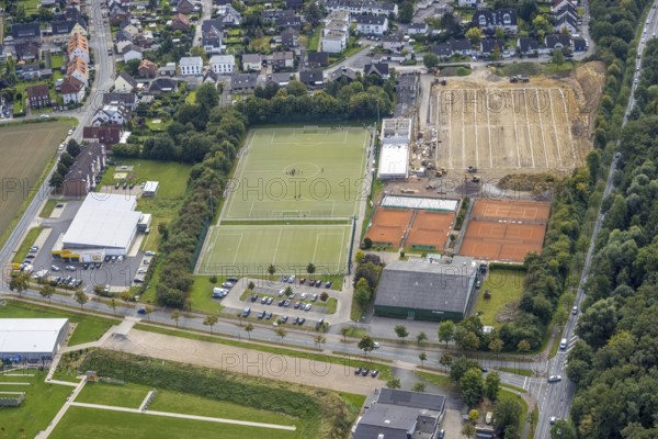 Aerial view, construction site at the Hammer SC sports facility between Hubert-Westermeier-Straße and In der Fuchshöhle in the Rhynern district of Hamm, Ruhr area, North Rhine-Westphalia, Germany, construction work, construction area, building site, building plots, construction project, construction site, DE, Europe, football pitch, football stadium, football club, Hamm, aerial view, aerial photography, aerial photography, sports facilities, sports field, sports facility, stadium, overview, bird's eye view, birds-eyes view, overview