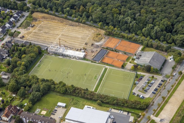 Aerial view, construction site at the Hammer SC sports facility between Hubert-Westermeier-Straße and In der Fuchshöhle in the Rhynern district of Hamm, Ruhr area, North Rhine-Westphalia, Germany, construction work, construction area, building site, building plots, construction project, construction site, DE, Europe, football pitch, football stadium, football club, Hamm, aerial view, aerial photography, aerial photography, sports facilities, sports field, sports facility, stadium, overview, bird's eye view, birds-eyes view, overview