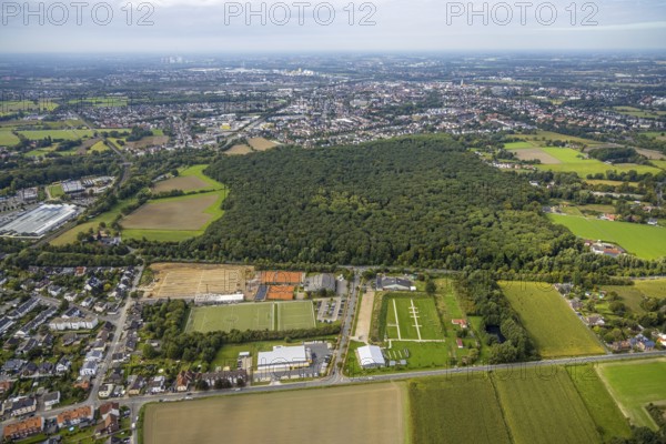 Aerial view, construction site at the Hammer SC sports facility between Hubert-Westermeier-Straße and In der Fuchshöhle in the Rhynern district of Hamm, Ruhr area, North Rhine-Westphalia, Germany, construction work, construction area, building site, building plots, construction project, construction site, DE, Europe, football pitch, football stadium, football club, Hamm, aerial view, aerial photography, aerial photography, sports facilities, sports field, sports facility, stadium, overview, bird's eye view, birds-eyes view, overview