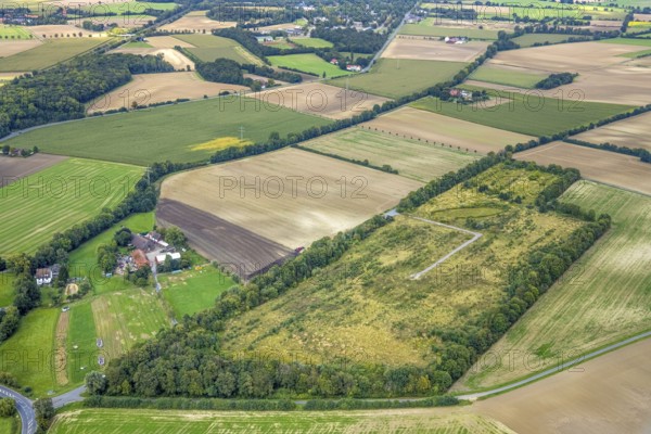Aerial view, brownfield Ennigerberg of the former colliery Westfalen Schacht 7 in the district Heessen in Hamm, Ruhr area, North Rhine-Westphalia, Germany, DE, Europe, Hamm, aerial view, aerial photography, aerial photography, overview, bird's eye view, meadows and fields, colliery, birds-eyes view, overview