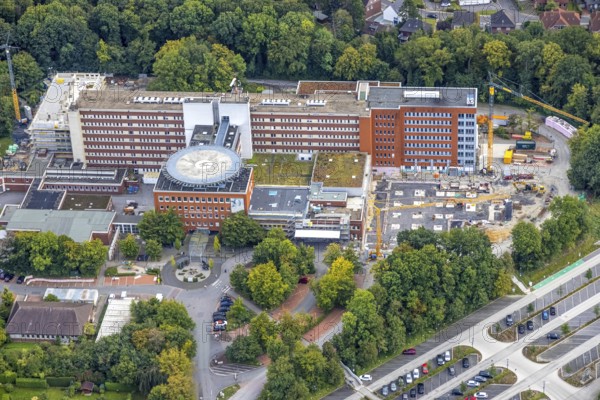 Aerial view, construction site with extension at the St. Barbara Clinic in the district of Heessen in Hamm, Ruhr area, North Rhine-Westphalia, Germany, construction work, construction, construction area, building site, building plots, construction project, construction site, DE, Europe, healthcare, Hamm, hospital, helipad, clinic, clinic centre, hospital, aerial photograph, aerial photography, aerial photography, medical facility, medical aid, new building, car park, overview, bird's eye view, bird's eye view, overview, medical care