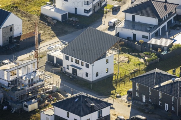 Aerial view, residential building in the new development area Auf dem Beisenkamp in the Mitte district of Hamm, Ruhr area, North Rhine-Westphalia, Germany, DE, Europe, property tax, Hamm, real estate, aerial view, aerial photography, aerial photography, Rhine-Ruhr metropolitan region, overview, bird's-eye view, residential complex, housing and living, residential area, residential buildings, quality of living, residential neighbourhood, housing estate, bird's-eye view, overview