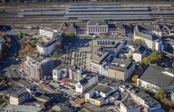 Aerial view, Hamm main station with city centre and construction site with new building at Willy-Brandt-Platz at Bahnhofstraße in the district Mitte in Hamm, Ruhr area, North Rhine-Westphalia, Germany, railway tracks, station, station forecourt, platform, construction work, construction area, building site, building plots, construction measure, construction project, construction site, DE, Deutsche Bahn AG, Europe, Hamm, main station, main station, aerial view, aerial photography, aerial photography, new building, overview, bird's eye view, bird's eye view, overview