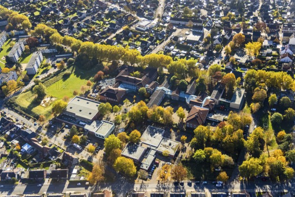 Aerial view, Sophie Scholl School and Gebrüder Grimm School in the residential area on Berliner Straße in the Bockum-Hövel district of Hamm, Ruhr area, North Rhine-Westphalia, Germany, education, educational institution, DE, Europe, property tax, Hamm, real estate, educational institute, aerial view, aerial photography, aerial photography, school, overview, bird's eye view, residential complex, living and life, residential area, residential buildings, residential quality, residential neighbourhood, housing estate, birds-eyes view, overview