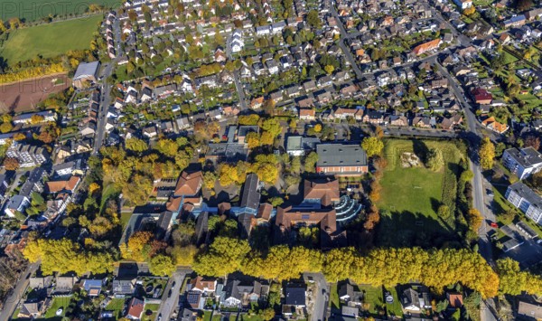Aerial view, Sophie Scholl School and Gebrüder Grimm School in the residential area on Berliner Straße in the Bockum-Hövel district of Hamm, Ruhr area, North Rhine-Westphalia, Germany, education, educational institution, DE, Europe, property tax, Hamm, real estate, educational institute, aerial view, aerial photography, aerial photography, school, overview, bird's eye view, residential complex, living and life, residential area, residential buildings, residential quality, residential neighbourhood, housing estate, birds-eyes view, overview