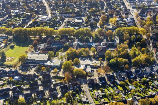 Aerial view, Sophie Scholl School and Gebrüder Grimm School in the residential area on Berliner Straße in the Bockum-Hövel district of Hamm, Ruhr area, North Rhine-Westphalia, Germany, education, educational institution, DE, Europe, property tax, Hamm, real estate, educational institute, aerial view, aerial photography, aerial photography, school, overview, bird's eye view, residential complex, living and life, residential area, residential buildings, residential quality, residential neighbourhood, housing estate, birds-eyes view, overview