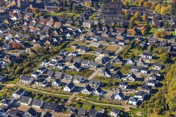 Aerial view, new construction, residential park Schulze-Everding Everdings Hof in the district Bockum-Hövel in Hamm, Ruhr area, North Rhine-Westphalia, Germany, construction work, construction area, building site, building plots, construction project, construction site, DE, single-family houses, Europe, property tax, Hamm, real estate, aerial photograph, aerial photography, aerial photography, new construction, overview, bird's-eye view, residential complex, living and living, residential area, residential buildings, residential quality, residential neighbourhood, residential estate, birds-eyes view, overview