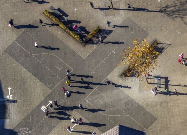 Aerial view, Overbergschule and pupils and cross on the schoolyard in the district Bockum-Hövel in Hamm, Ruhr area, North Rhine-Westphalia, Germany, education, educational institution, DE, Europe, shapes and colours, Hamm, educational institute, aerial view, aerial photography, aerial photography, school, overview, bird's eye view, birds-eyes view, overview