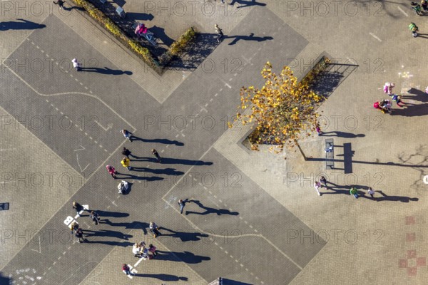 Aerial view, Overbergschule and pupils and cross on the schoolyard in the district Bockum-Hövel in Hamm, Ruhr area, North Rhine-Westphalia, Germany, education, educational institution, DE, Europe, shapes and colours, Hamm, educational institute, aerial view, aerial photography, aerial photography, school, overview, bird's eye view, birds-eyes view, overview