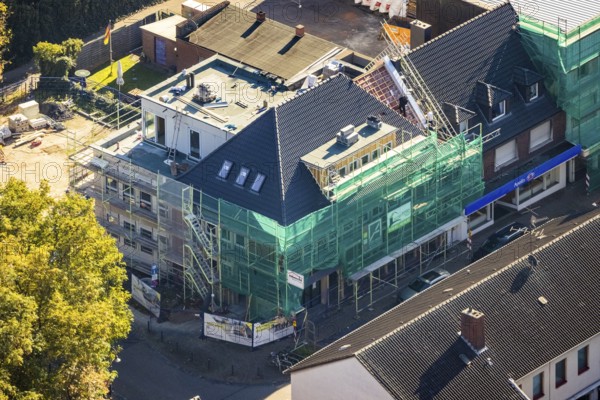 Aerial view, construction site and building renovation at Hohenhöveler Straße in the district Bockum-Hövel in Hamm, Ruhr area, North Rhine-Westphalia, Germany, construction work, construction area, building site, building plots, construction project, construction site, DE, Europe, Hamm, aerial view, aerial photography, aerial photography, aerial photography, renovation, overview, cladding, bird's-eye view, overview