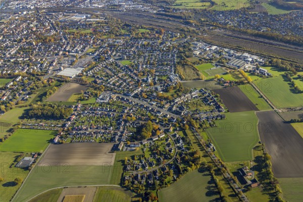 Aerial view, marshalling yard and local view Daberg in the district Pelkum in Hamm, Ruhr area, North Rhine-Westphalia, Germany, DE, Europe, property tax, Hamm, real estate, aerial view, aerial photography, aerial photography, overview, bird's-eye view, housing estate, housing and living, residential area, residential buildings, housing quality, residential quarter, housing estate, birds-eyes view, overview