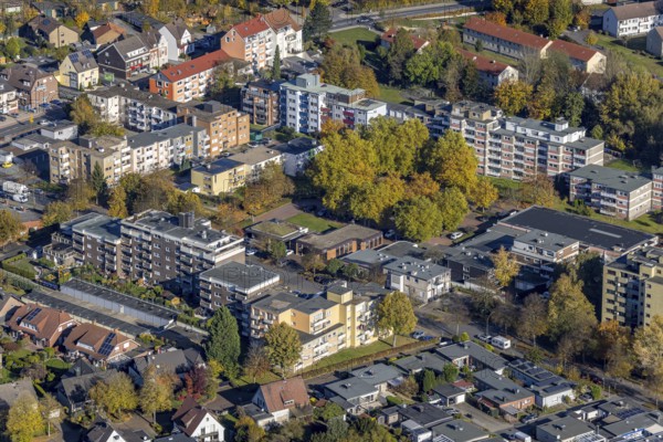 Aerial view, autumnal Pelkumer Platz and housing estate in the district Pelkum in Hamm, Ruhr area, North Rhine-Westphalia, Germany, DE, Europe, property tax, Hamm, real estate, aerial view, aerial photography, aerial photography, overview, bird's-eye view, housing estate, housing and living, residential area, residential buildings, housing quality, residential quarter, housing estate, birds-eyes view, overview