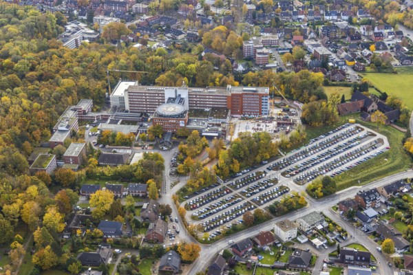 Aerial view, construction site with extension building at the St. Barbara-Klinik Hamm-Heessen in the district of Heessen in Hamm, Ruhr area, North Rhine-Westphalia, Germany, construction work, building, construction area, building site, building plots, construction project, construction site, DE, Europe, healthcare, Hamm, hospital, helipad, clinic, hospital centre, hospital, aerial photograph, aerial photography, aerial photography, medical facility, medical aid, new building, overview, bird's eye view, overview, medical care