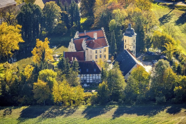 Aerial view, Haus Reck in Lerche in the Overberge district of Bergkamen, Ruhr area, North Rhine-Westphalia, Germany, aristocratic residence, Bergkamen, castle, DE, Europe, manor house, aerial photograph, aerial photography, aerial photography, castle, overview, bird's-eye view, birds-eyes view, historical place, overview