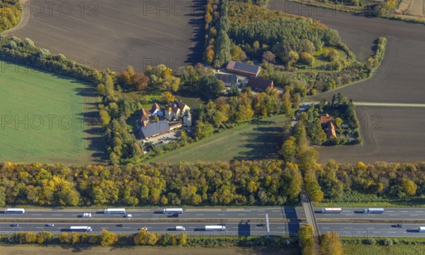 Aerial view, Haus Reck in Lerche on the A1 motorway in the Overberge district of Bergkamen, Ruhr area, North Rhine-Westphalia, Germany, aristocratic residence, Bergkamen, castle, DE, Europe, manor house, aerial photograph, aerial photography, aerial photography, castle, overview, bird's-eye view, birds-eyes view, historical place, overview