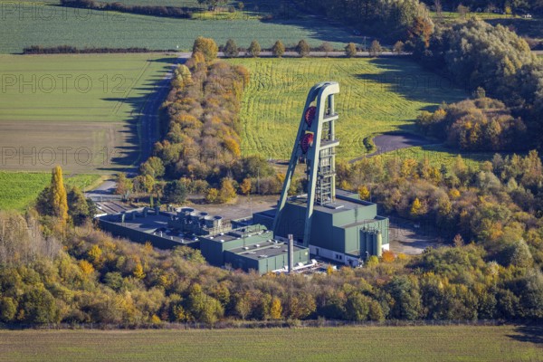 Aerial view, Planned dismantling of Lerche shaft winding tower An der Barbecke in the district of Pelkum in Hamm, Ruhr area, North Rhine-Westphalia, Germany, DE, Europe, headframe, winding tower, Hamm, aerial view, aerial photography, aerial photography, shaft tower, overview, bird's-eye view, overview