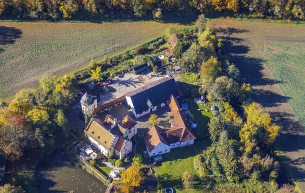 Aerial view, Haus Reck in Lerche in the Overberge district of Bergkamen, Ruhr area, North Rhine-Westphalia, Germany, aristocratic residence, Bergkamen, castle, DE, Europe, Hamm, manor house, aerial photograph, aerial photography, aerial photography, castle, overview, bird's-eye view, birds-eyes view, historical place, overview