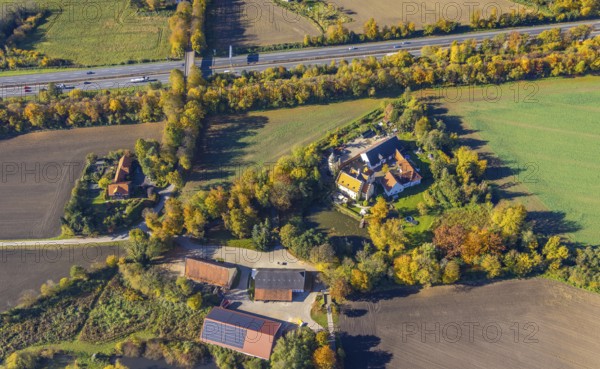 Aerial photograph, Haus Reck in Lerche on the A1 motorway in the Overberge district of Bergkamen, Ruhr area, North Rhine-Westphalia, Germany, aristocratic residence, Bergkamen, castle, DE, Europe, Hamm, manor house, aerial photograph, aerial photography, aerial photography, castle, overview, bird's-eye view, birds-eyes view, historical place, overview