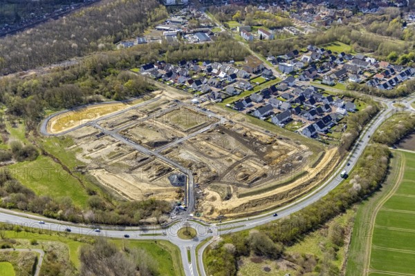 Aerial view, construction site and construction area Heimshof Ost am Sachsenring with housing estate in Heessen, Hamm, Ruhr area, North Rhine-Westphalia, Germany, construction work, construction, construction area, building site, building plots, construction project, construction site, DE, Europe, property tax, real estate, roundabout, roundabout, aerial view, aerial photography, aerial photography, metropolitan region Rhine-Ruhr, new construction, overview, bird's eye view, residential area, residential area, residential buildings, residential quality, residential neighbourhood, housing estate, birds-eyes view, overview