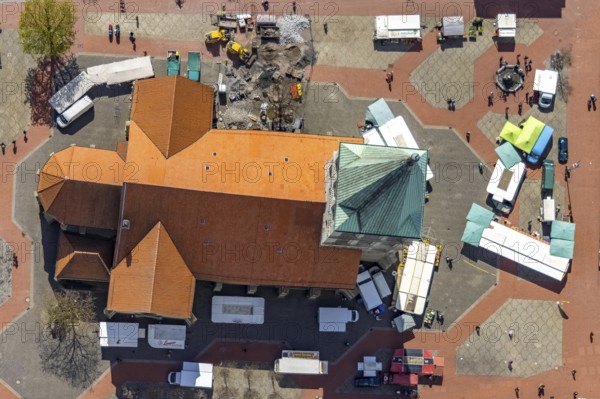 Aerial view, market place and St Paul's Church, centre, Hamm, Ruhr area, North Rhine-Westphalia, Germany, place of worship, construction site, DE, shopping markets, shopping place, Europe, pedestrian zone, religious community, place of worship, holy place, church, parish, denomination, aerial view, aerial photography, aerial photography, market place, market stalls, religion, religious site, overview, bird's eye view, weekly market market, birds-eyes view, overview