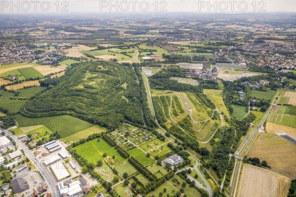Aerial view, CreativRevier Heinrich Robert, former Ost Heinrich Robert mine, Kissinger Höhe and Kissinger Höhe 2 / Humbert spoil tip, Herringen, Hamm, Ruhr area, North Rhine-Westphalia, Germany, spoil tip, Heinrich Robert mine, DE, Europe, commercial enterprises, commercial area, commercial site, commercial use, spoil tip, spoil tip landscape, spoil tip sign, hammerhead tower, industrial plants, industrial area, industrial site, landmark, aerial view, aerial photography, aerial photography, sight, overview, bird's-eye view, to the mine, birds-eyes view, former Ost colliery, historical, historical site, overview