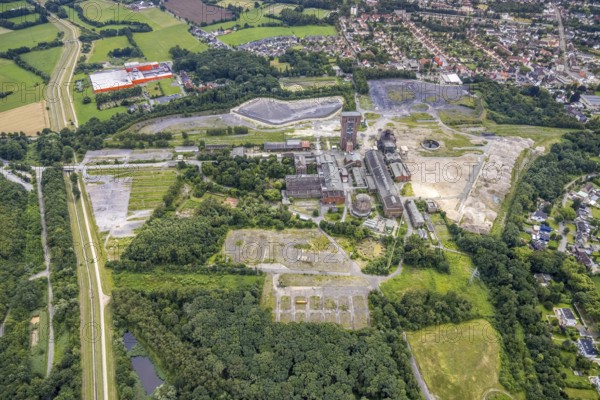 Aerial view, CreativRevier Heinrich Robert, former Ost Heinrich Robert mine, Herringen, Hamm, Ruhr area, North Rhine-Westphalia, Germany, Heinrich Robert mine, DE, Europe, commercial enterprises, commercial area, commercial location, commercial use, hammerhead tower, industrial plants, industrial area, industrial location, aerial photograph, aerial photography, aerial photography, sight, overview, bird's-eye view, to the mine, birds-eyes view, former Ost mine, historical, historical location, overview