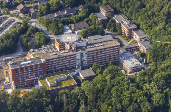 Aerial view, St. Barbara-Klinik, Heessen, Hamm, Ruhr area, North Rhine-Westphalia, Germany, Am Heessener Wald, DE, Europe, healthcare, hospital, helipad, clinic, hospital, hospital, aerial photography, aerial photography, aerial photography, medical facility, medical assistance, car parks, overview, bird's eye view, overview, medical care