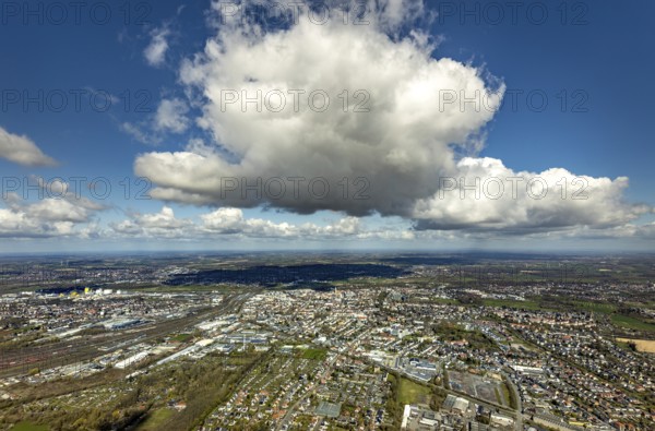 Aerial view, clouds over the city area, centre, Hamm, Ruhr area, North Rhine-Westphalia, Germany, City, DE, Europe, aerial photography, aerial photography, aerial photography, townscape, city area, overview, bird's eye view, cloud formation, birds-eyes view, blue sky, overview
