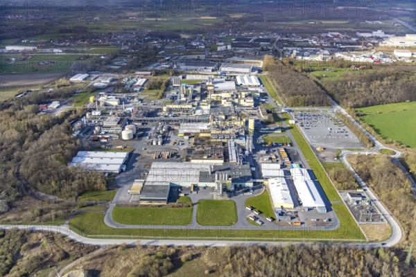 Aerial view, industrial estate with Goldbeck Betonelemente and DuPont with DuBay Polymer GmbH on the Datteln-Hamm Canal, Uentrop, Hamm, Ruhr area, North Rhine-Westphalia, Germany, DE, Datteln-Hamm Canal, Europe, Frielinghauser Straße, joint venture of the LANXESS and DuPont groups, commercial enterprises, commercial area, commercial park, commercial location, commercial use, industrial area, industrial building, industrial location, aerial view, aerial photography, aerial photography, overview, bird's-eye view, birds-eyes view, overview