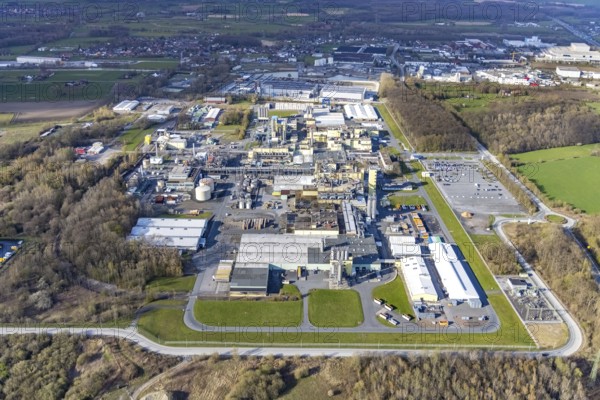 Aerial view, industrial estate with Goldbeck Betonelemente and DuPont with DuBay Polymer GmbH on the Datteln-Hamm Canal, Uentrop, Hamm, Ruhr area, North Rhine-Westphalia, Germany, DE, Datteln-Hamm Canal, Europe, Frielinghauser Straße, joint venture of the LANXESS and DuPont groups, commercial enterprises, commercial area, commercial park, commercial location, commercial use, industrial area, industrial building, industrial location, aerial view, aerial photography, aerial photography, overview, bird's-eye view, birds-eyes view, overview