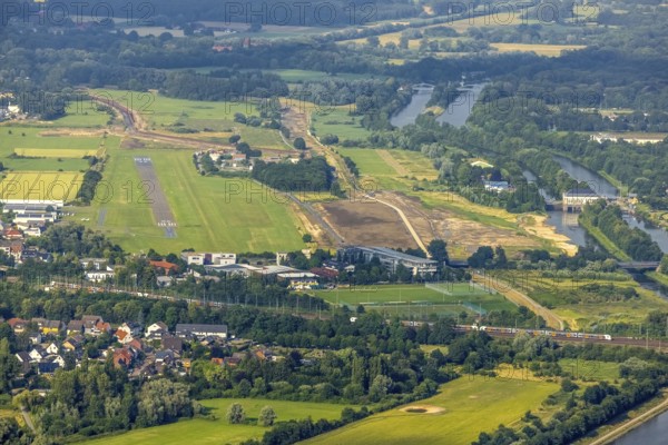 Aerial photograph, Hamm-Lippewiesen airfield, Lippe floodplain, Hamm lock, Lippe river, Datteln-Hamm canal, construction site for protective dam on Jupp-Eickhoff-Weg, Lippe beach, Heessen, Hamm, Ruhr area, North Rhine-Westphalia, Germany, construction work, construction area, construction site, construction, construction project, construction site, DE, Europe, flight emission, airport, aircraft noise, airfield, runway, aerial view, aerial photography, aerial photography, North Rhine-Westphalia, runway, overview, birds-eyes view, overview