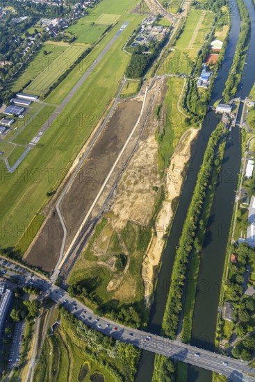 Aerial view, Hamm-Lippewiesen airfield, Lippe floodplain, Hamm lock, Lippe river, Datteln-Hamm canal, Lippe reconstruction construction site, protective dam at Jupp-Eickhoff-Weg, Lippe beach, Heessen, Hamm, Ruhr area, North Rhine-Westphalia, Germany, Allee-Center Hamm, railway tracks, construction work, construction area, construction site, construction measure, construction project, construction site, DE, Europe, flight emission, airport, aircraft noise, airfield, sewage treatment plant Hamm Lippeverband, runway, aerial photograph, aerial photography, aerial photography, North Rhine-Westphalia, runway, overview, bird's-eye view, birds-eyes view, overview