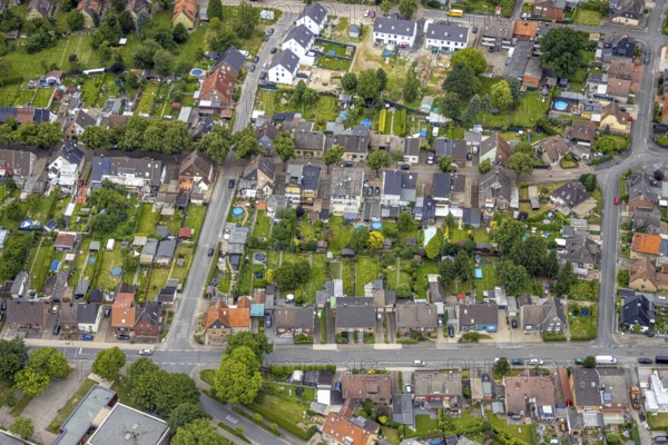 Aerial view, local view Bockum-Hövel and residential house with garden and swimming pool in Körnerstraße, Bockum-Hövel, Hamm, Ruhr area, North Rhine-Westphalia, Germany, DE, Europe, property tax, real estate, aerial view, aerial photography, aerial photography, overview, bird's-eye view, housing estate, living and living, residential area, residential buildings, residential quality, housing estate, birds-eyes view, overview