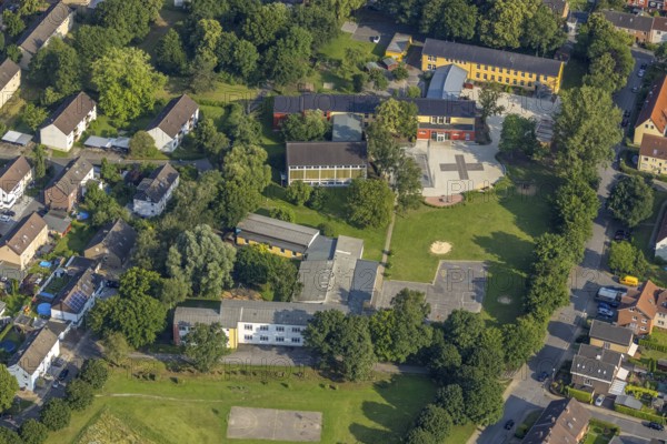 Aerial photo, Gutenbergschule and Erich-Kästner-Schule, Heessen, Hamm, Ruhr area, North Rhine-Westphalia, Germany, education, educational institution, DE, Europe, educational institute, aerial photo, aerial photography, aerial photography, school, overview, bird's eye view, birds-eyes view, overview