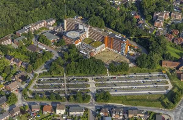 Aerial view, St. Barbara-Klinik, Heessen, Hamm, Ruhr area, North Rhine-Westphalia, Germany, Am Heessener Wald, DE, Europe, healthcare, hospital, helipad, clinic, hospital, hospital, aerial photography, aerial photography, aerial photography, medical facility, medical assistance, car parks, overview, bird's eye view, overview, medical care