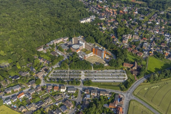 Aerial view, St. Barbara-Klinik, Heessen, Hamm, Ruhr area, North Rhine-Westphalia, Germany, Am Heessener Wald, DE, Europe, healthcare, hospital, helipad, clinic, hospital, hospital, aerial photography, aerial photography, aerial photography, medical facility, medical assistance, car parks, overview, bird's eye view, overview, medical care