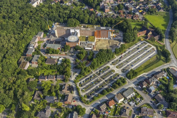 Aerial view, St. Barbara-Klinik, Heessen, Hamm, Ruhr area, North Rhine-Westphalia, Germany, Am Heessener Wald, DE, Europe, healthcare, hospital, helipad, clinic, hospital, hospital, aerial photography, aerial photography, aerial photography, medical facility, medical assistance, car parks, overview, bird's eye view, overview, medical care