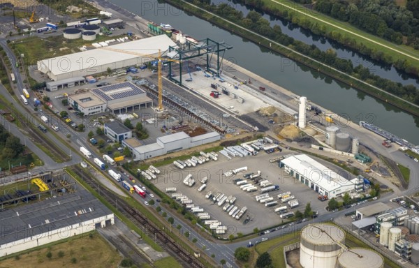 Aerial view, industrial area harbour with construction site Lanfer site and loading terminal at the Datteln-Hamm canal in the district Herringen in Hamm, Ruhr area, North Rhine-Westphalia, Germany, construction work, construction area, building site, building plots, construction project, construction site, DE, Datteln-Hamm canal, Europe, industrial area, industrial estate, industrial park, commercial use, Hamm, industrial plants, industrial area, industrial site, canal, Lanfer Logistik, aerial view, aerial photography, aerial photography, production plants, production halls, overview, bird's eye view, birds-eyes view, overview