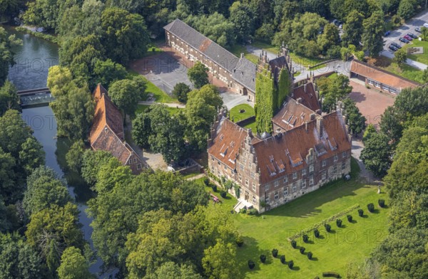 Aerial view, Heessen Castle on the River Lippe with public school and boarding school in the district of Heessen, Hamm, Ruhr area, North Rhine-Westphalia, Germany