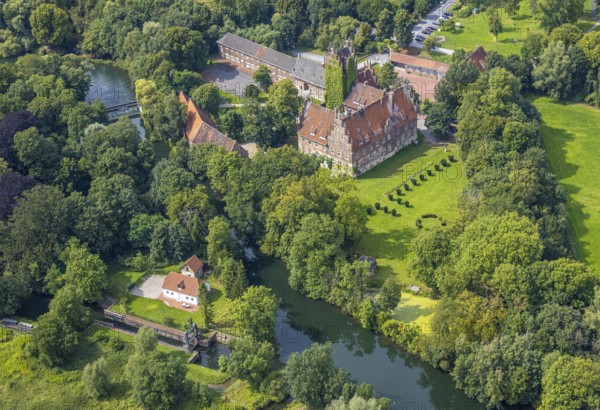 Aerial view, Heessen Castle on the River Lippe with public school and boarding school in the district of Heessen, Hamm, Ruhr area, North Rhine-Westphalia, Germany