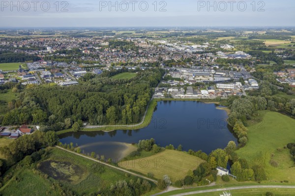 Aerial view, Radbodsee with commercial area Hüserstraße in the district Bockum-Hövel in Hamm, Ruhr area, North Rhine-Westphalia, Germany, DE, Europe, commercial enterprises, commercial area, commercial park, commercial location, commercial use, Hamm, industrial area, industrial location, aerial view, aerial photography, aerial photography, aerial photography, lake, overview, bird's eye view, birds-eyes view, overview