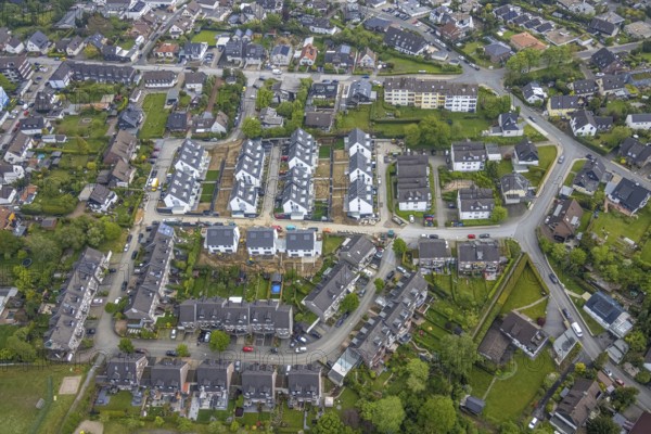 Aerial view, residential area construction site and new building Ilexweg, Velbert, Ruhr area, North Rhine-Westphalia, Germany, construction work, construction area, construction site, building plots, construction project, construction site, DE, Europe, property tax, real estate, aerial view, aerial photography, aerial photography, new building, terraced houses, overview, bird's eye view, residential complex, living and living, residential area, residential houses, residential quality, residential neighbourhood, housing estate, birds-eyes view, overview