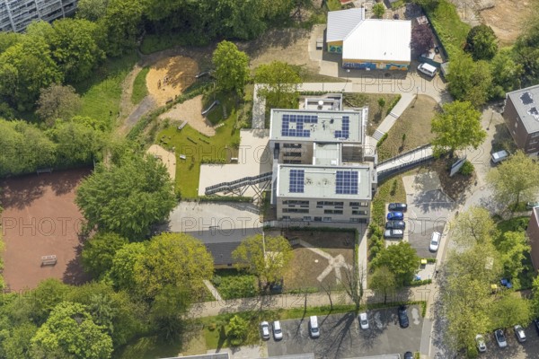 Aerial view, district and support centre Oberilp, former primary school Oberilp, residential area Rhönstraße, Hasselbeck, Heiligenhaus, Ruhr area, North Rhine-Westphalia, Germany, DE, Europe, kindergarten, day-care centre, aerial view, aerial photography, aerial photography, photovoltaics, photovoltaic system, solar, solar system, solar energy, solar energy, overview, bird's-eye view, birds-eyes view, overview